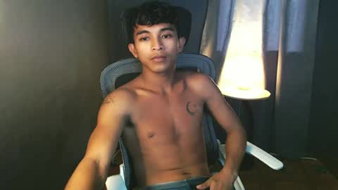 Snapshot of asian_hunk_moreno chatting on 07-04-26, 08:53 Yuri online show from 07-04-26, 08:53