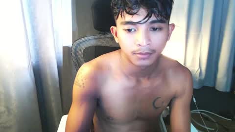 Snapshot of asian_hunk_moreno chatting on 07-20-26, 06:17 Yuri online show from 07-20-26, 06:17