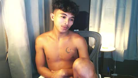 Snapshot of asian_hunk_moreno chatting on 07-20-26, 04:09 Yuri online show from 07-20-26, 04:09