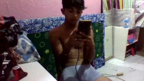 Snapshot of asian_hunk_moreno chatting on 08-04-26, 05:21 Yuri online show from 08-04-26, 05:21