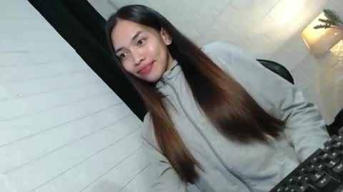 Snapshot of asian_kati chatting on 10-25-25, 05:40 theakati online show from 10-25-25, 05:40