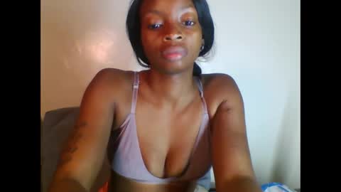 Snapshot of asian_pinay01 chatting on 10-28-25, 03:36 Asia online show from 10-28-25, 03:36