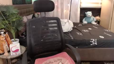 angela online show from 01-16-25, 04:28