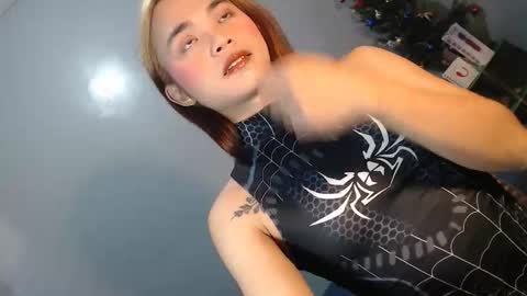 Snapshot of asian_reyshell chatting on 01-11-26, 01:43 Reyshell online show from 01-11-26, 01:43