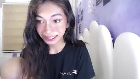Snapshot of asianbarbie05 chatting on 05-11-26, 10:32 SOFIA online show from 05-11-26, 10:32