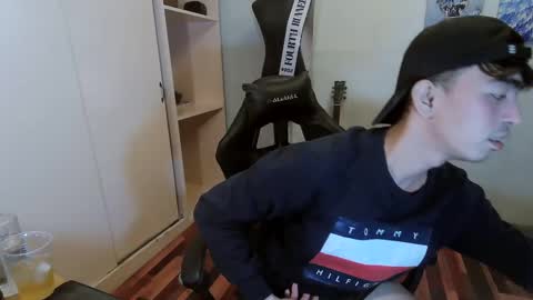 Snapshot of asiancummer_bry69 chatting on 12-25-24, 11:54 Bry online show from 12-25-24, 11:54