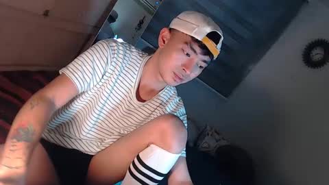 Snapshot of asiancummer_bry69 chatting on 02-26-25, 03:21 Bry online show from 02-26-25, 03:21