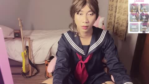 Snapshot of asianfemboycd chatting on 12-18-24, 04:06 Emi online show from 12-18-24, 04:06