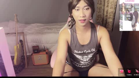 Snapshot of asianfemboycd chatting on 12-25-24, 03:17 Emi online show from 12-25-24, 03:17