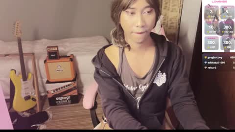 Snapshot of asianfemboycd chatting on 12-27-24, 03:04 Emi online show from 12-27-24, 03:04