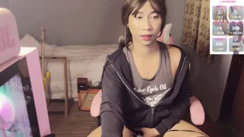 Snapshot of asianfemboycd chatting on 01-15-25, 01:20 Emi online show from 01-15-25, 01:20