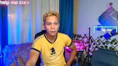 Snapshot of asianprince21 chatting on 05-04-26, 01:56 Prince online show from 05-04-26, 01:56