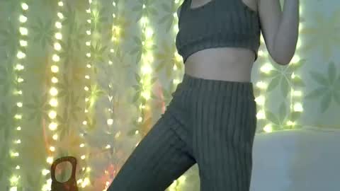 Snapshot of asianshiny chatting on 09-15-25, 08:03 Alice online show from 09-15-25, 08:03