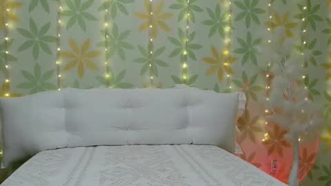 Snapshot of asianshiny chatting on 11-14-25, 05:55 Alice online show from 11-14-25, 05:55