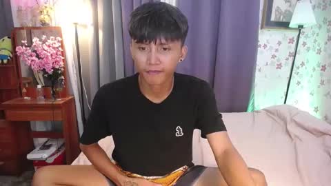 Snapshot of asiansmokeyxx chatting on 12-11-24, 03:05 prince online show from 12-11-24, 03:05