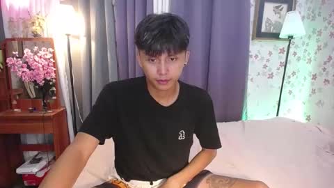 Snapshot of asiansmokeyxx chatting on 12-12-24, 01:17 prince online show from 12-12-24, 01:17