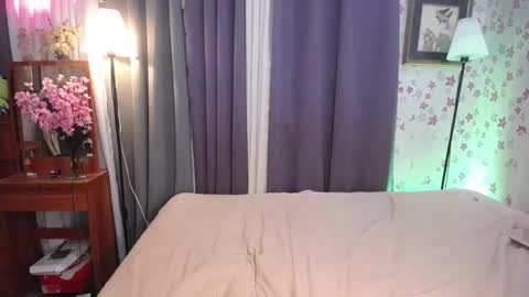 Snapshot of asiansmokeyxx chatting on 12-12-24, 04:43 prince online show from 12-12-24, 04:43