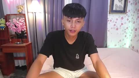 Snapshot of asiansmokeyxx chatting on 01-09-25, 10:31 prince online show from 01-09-25, 10:31