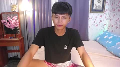 Snapshot of asiansmokeyxx chatting on 01-22-25, 12:17 prince online show from 01-22-25, 12:17