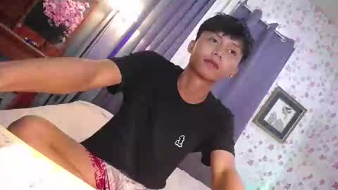 Snapshot of asiansmokeyxx chatting on 01-22-25, 03:18 prince online show from 01-22-25, 03:18