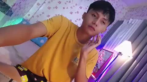 Snapshot of asiansmokeyxx chatting on 02-16-25, 01:38 prince online show from 02-16-25, 01:38