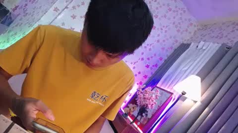 Snapshot of asiansmokeyxx chatting on 02-18-25, 05:21 prince online show from 02-18-25, 05:21