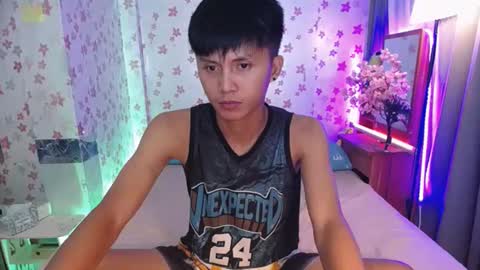 Snapshot of asiansmokeyxx chatting on 02-22-25, 06:52 prince online show from 02-22-25, 06:52