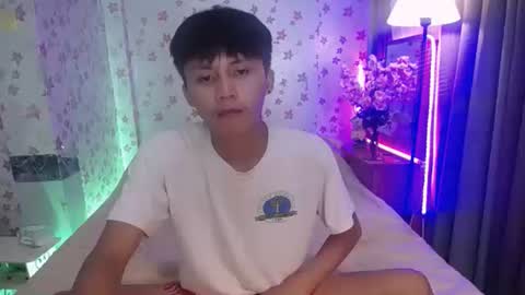 Snapshot of asiansmokeyxx chatting on 03-12-25, 06:44 prince online show from 03-12-25, 06:44