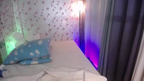 Snapshot of asiansmokeyxx chatting on 10-10-25, 04:39 prince online show from 10-10-25, 04:39
