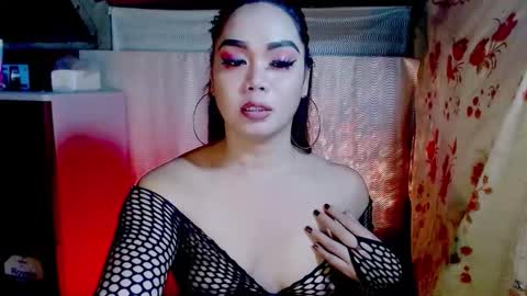 Snapshot of asiansofhia chatting on 10-17-25, 05:15 Sofhia online show from 10-17-25, 05:15