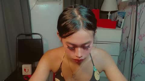 Snapshot of asiantreasures chatting on 02-12-26, 05:19 kisses online show from 02-12-26, 05:19