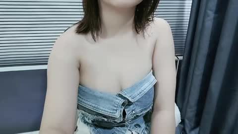 Snapshot of asiasweety chatting on 10-01-25, 01:33 SoHye online show from 10-01-25, 01:33