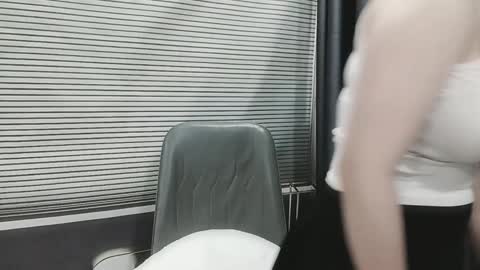 Snapshot of asiasweety chatting on 10-19-25, 01:17 SoHye online show from 10-19-25, 01:17