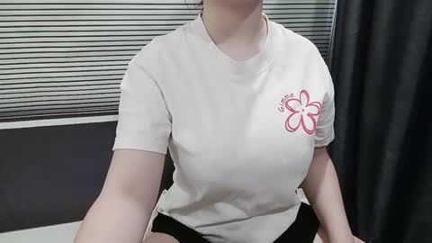 Snapshot of asiasweety chatting on 10-21-25, 01:39 SoHye online show from 10-21-25, 01:39