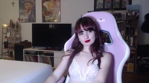Snapshot of askalice1 chatting on 01-11-25, 11:35 Alice online show from 01-11-25, 11:35