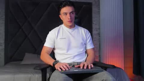 Aslan  online show from 12-21-25, 09:22