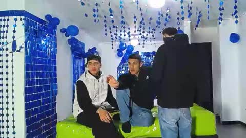 Snapshot of asmodeus7100 chatting on 12-30-24, 12:11 THOMAS AND DAMIAND online show from 12-30-24, 12:11