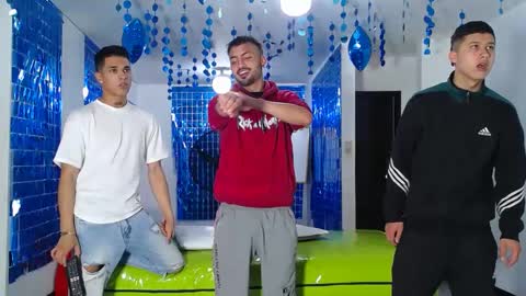 Snapshot of asmodeus7100 chatting on 03-07-25, 12:15 THOMAS AND DAMIAND online show from 03-07-25, 12:15