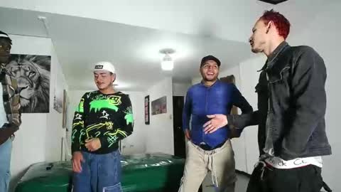 Snapshot of asmodeus7100 chatting on 09-20-25, 06:20 THOMAS AND DAMIAND online show from 09-20-25, 06:20