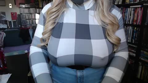 Snapshot of aspen_vale chatting on 10-28-25, 08:55 Aspen Vale online show from 10-28-25, 08:55