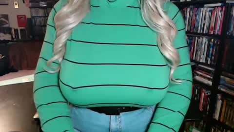 Snapshot of aspen_vale chatting on 10-29-25, 11:17 Aspen Vale online show from 10-29-25, 11:17