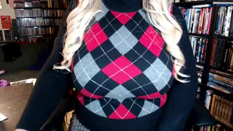 Snapshot of aspen_vale chatting on 11-10-25, 10:20 Aspen Vale online show from 11-10-25, 10:20