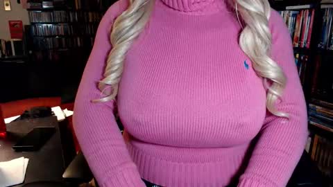 Snapshot of aspen_vale chatting on 12-15-25, 10:14 Aspen Vale online show from 12-15-25, 10:14