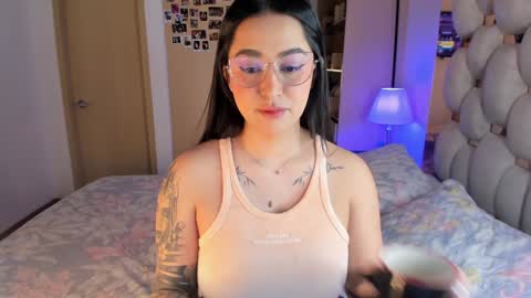 Snapshot of asshley__ chatting on 01-28-25, 02:21 Ashley online show from 01-28-25, 02:21