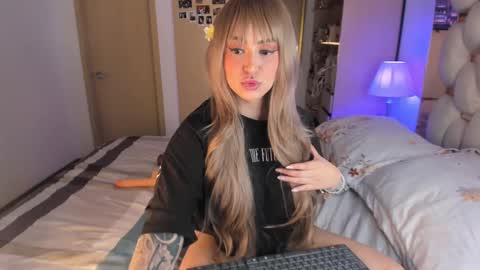 Snapshot of asshley__ chatting on 02-27-25, 06:18 Ashley online show from 02-27-25, 06:18