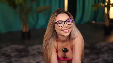 Snapshot of assmerising chatting on 11-12-25, 04:07 Starting 930 PM EU TIME online show from 11-12-25, 04:07