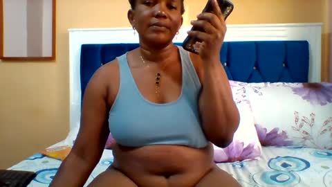 Snapshot of assqueen4 chatting on 06-19-26, 05:23 FLORAH DANIEL online show from 06-19-26, 05:23