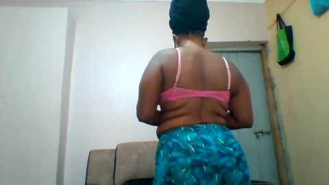 Snapshot of assqueen4 chatting on 06-27-26, 07:02 FLORAH DANIEL online show from 06-27-26, 07:02