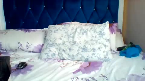 Snapshot of assqueen4 chatting on 07-09-26, 06:39 FLORAH DANIEL online show from 07-09-26, 06:39
