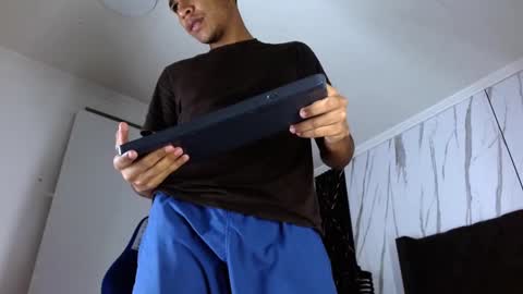 Snapshot of aston_vera chatting on 10-15-25, 04:12 Aston online show from 10-15-25, 04:12